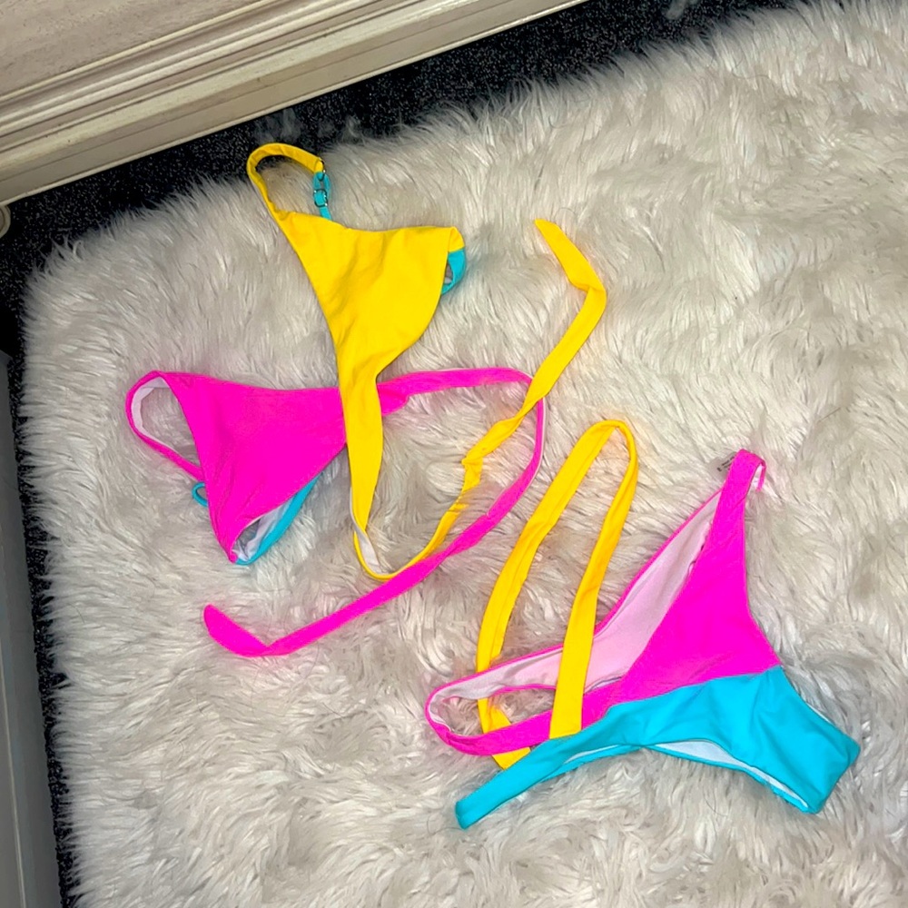 Strappy colorful bikini / never worn